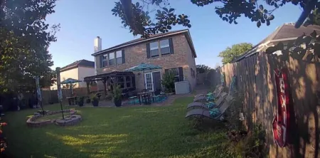 The MBA HOUSE Отели рядом с достопримечательностью «Клаб Уайлдфлауэр»