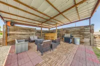 4 Mi to Museums: Roswell Getaway w/ Game Room! - 3-Star