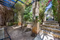J1 Holiday House Adjacent to Aphrodite Hills Aphrodite's Beach附近的飯店