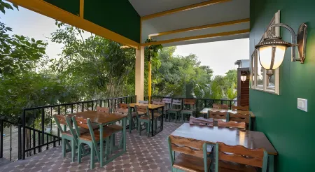 Mana-An Lake Hill Resort Villa Отели рядом с достопримечательностью «Elephant POOPOOPAPER Park Chiang Mai»