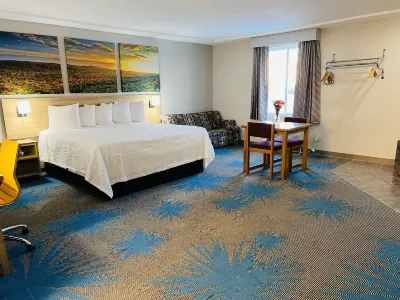 Days Inn by Wyndham Jamestown Hotel dekat Stutsman County Memorial Museum