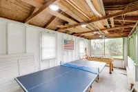 2 Mi to Downtown: Tranquil Abode in Chincoteague!