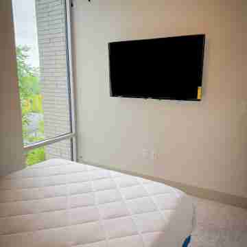 Cozy 2-bedroom apartment in charming McLean with AC, WiFi, fitness room Rooms