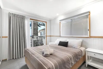 Kendalls Beach Holiday Park Các khách sạn gần Loves Bay