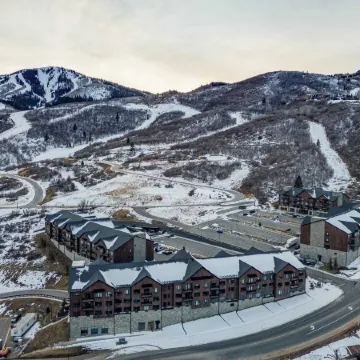 Jordanelle Sunrise Modern Condo, Gondola Access, Year-round Outdoor Fun