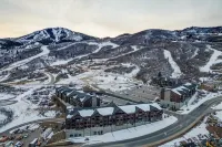 Jordanelle Sunrise Modern Condo, Gondola Access, Year-round Outdoor Fun