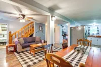 Pet-Friendly Murphy Home Grilling Deck and Fire Pit - Parkplatz