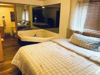 Waters Edge Condo -2 bed 2 bath Hotel a St. Germain