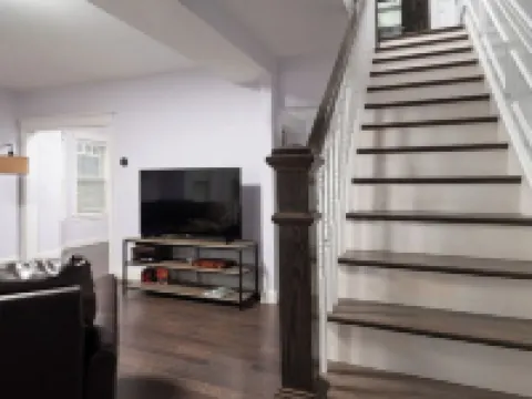 Stylish Boston-Area Duplex - Free Parking, Yard, Comfortable Stay Hoteles en Everett