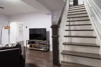 Stylish Boston-Area Duplex - Free Parking, Yard, Comfortable Stay