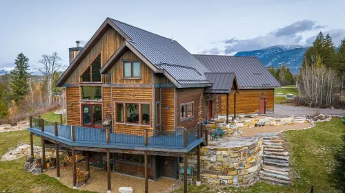 Secluded River Retreat 8 minutes from West Entrance to Glacier National Park. Hotels in Martin City