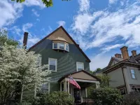 Williams House - 6-Bedroom Victorian Retreat & River Trailhead ベナンゴのホテル