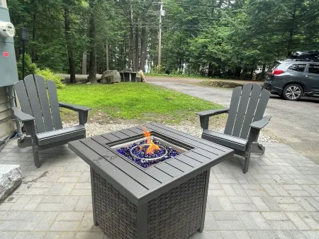 Cozy Long Pond Cottage: private mooring & shared dock