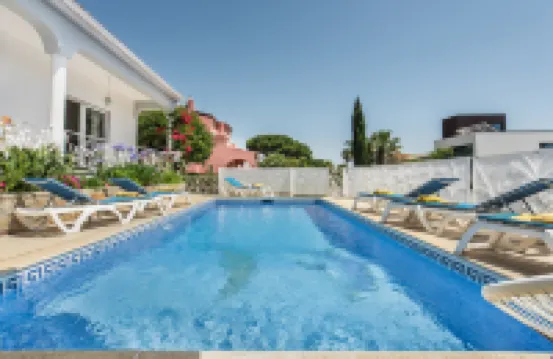 Charming Villa with Private Pool in Vibrant Vilamoura, Free AC and Wifi