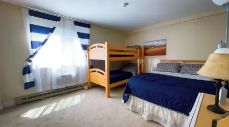 Warm and Cozy Condo: Perfect for Fall Foliage Getaways!