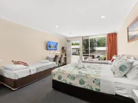 Alexander Motel Hotels in Warwick