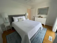 Royal James Upper Unit, Sleeps 6 with Loft + 2 Golf Carts & Pool,Close to Beach