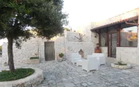 TRULLO IN PUGLIA WITH PRIVATE POOL, PETS ALLOWED Hoteles en Carovigno