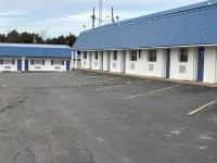 Motel 6 Sullivan MO - 駐車場