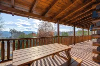 Hot Tub + Games! Mtn-View Cabin Near Pigeon Forge - 4 ดาว