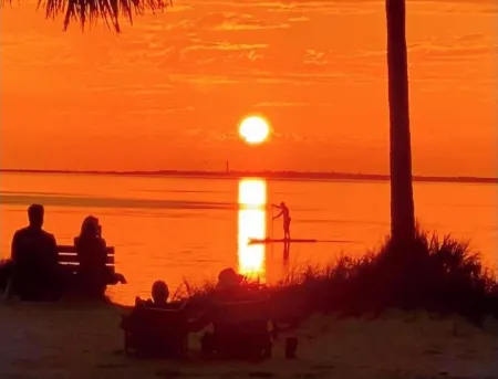 Walking Distance To The Beach/Free Bikes