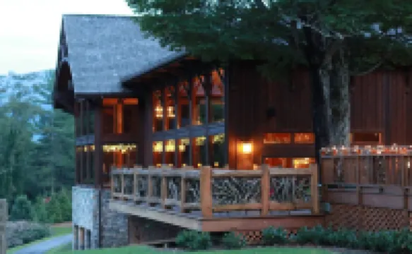 ลอเรลริดจ์ คันทรีคลับ โรงแรมใน
