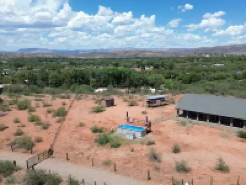 Private Sedona Stay • 2 Suites • Pool • Sauna • Hot Tubs Hotels in Cornville