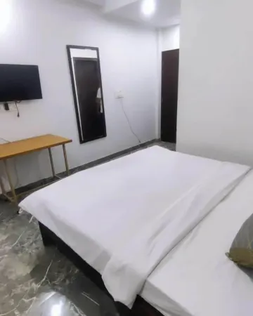 Hotel DownTown Отели в г. Мератх