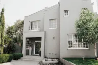 Private luxurious 3 bedroom complete house Hotels in 