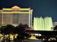 Lvstriphouse Condos Sleeps up to 14 فنادق في 