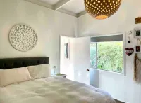 Spacious large sun drenched house, with Sea & bush views, 20 mins walk to town.