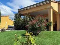 Quiet, air-conditioned house with pool in Vallon-Pont-d'Arc - Close to river.