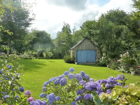 Cottage de Charme Dans un Cadre Bucolique: Forêt.monts D'arrée. Baie de Morlaix