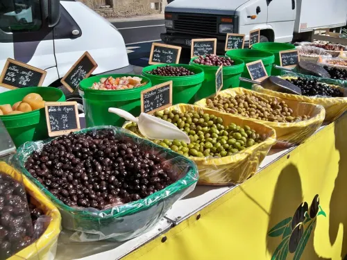 Rdc de villa en Drôme Provençale avec piscine privative et entrée indépendante Hotels in Nyons