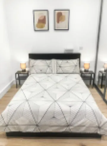 1-Br Apartment next to London Heathrow Airport | 3 Beds | Free Parking