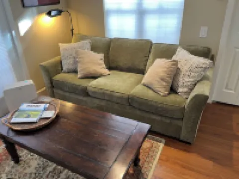 Award Winning Downtown Cottage Retreat-Bachelor is Open-EV Charger