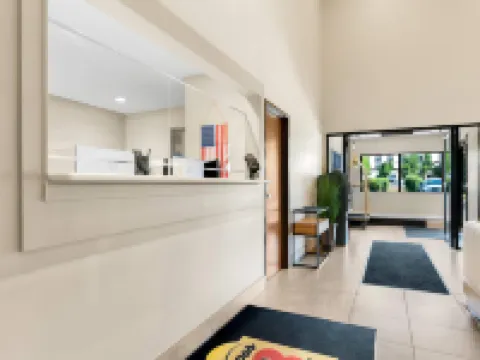 Super 8 by Wyndham Elgin Hoteles en Elgin