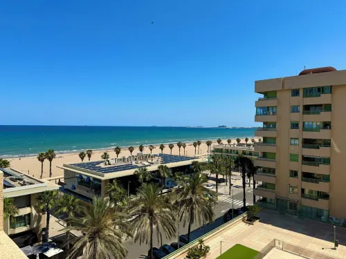 Charming 2-bedroom beach apartment in Patacona with AC, WiFi Hotels in Alboraya
