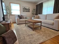 Comfy 2-Bedroom Apartment Near Downtown