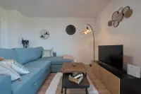 Apartment, terrace, pool, Netflix and WIFI Hotels in Gaillac