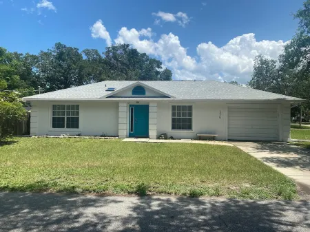 Charming 2-bedroom house with WiFi, AC in enchanting Daytona Beach Отели рядом с достопримечательностью «Lavender Fields Day Spa»