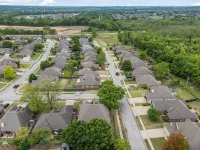 4-Bedroom, Game Room, BBQ Grill, and Pool Hotels in Bixby