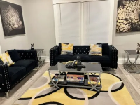 3-bedroom house in charming Waycross with WiFi, AC. Start your vacation now