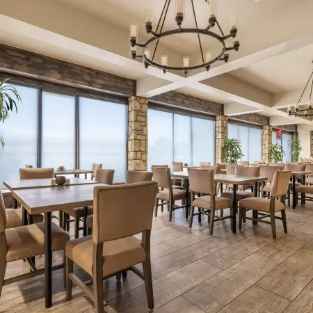Embassy Suites by Hilton Tulsa I-44