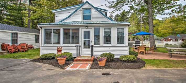 Sebago Lake Cottage w/ Patio + Beach Access! Hotels in Sebago