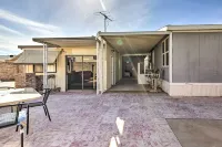 Cozy Yuma Retreat w/ Furnished Patio & Grill! - Kitchens