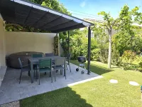 Cocoon Luberon / Detached house south of Luberon Hotels in Lauris