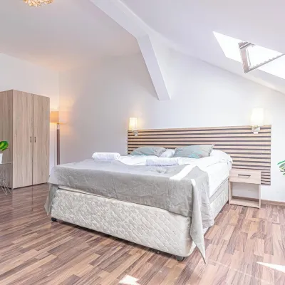 Stylish 3BR Apt With Balcony City Center Отели рядом с достопримечательностью «Первый кампус»