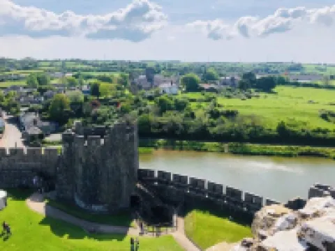 Ffau Bach - Little Den. Boutique Central Pembrokeshire.