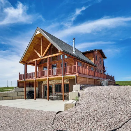 Peaceful Wyoming Cabin w/ Spacious Deck & Wet Bar!